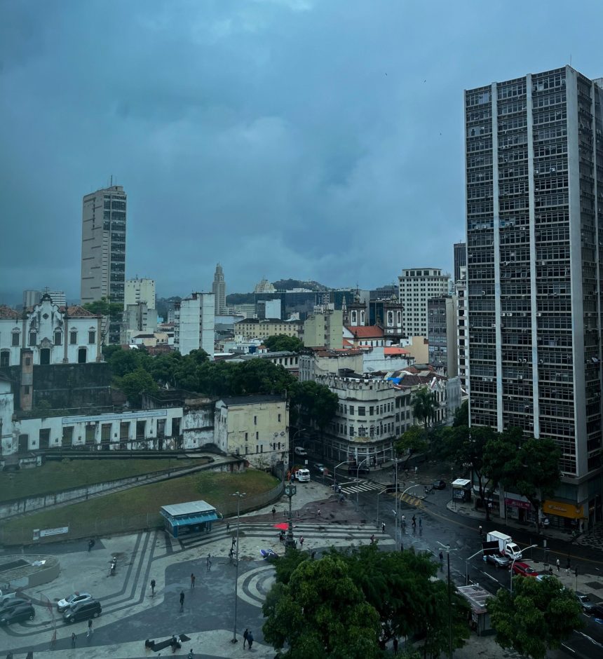 Outono chega com céu nublado e previsão de mais chuva no Rio