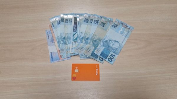 Idoso é preso no Rio com R$ 2 mil por fraude em saque de benefício
