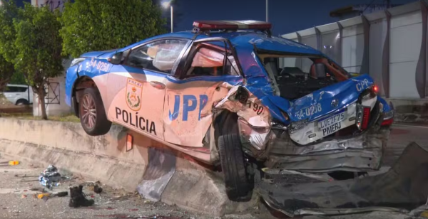 Uma policial militar morreu após ser atropelada por um carro desgovernado na Linha Amarela, na altura do bairro Del Castilho, na Zona Norte. O acidente ocorreu na madrugada desta segunda-feira (17).