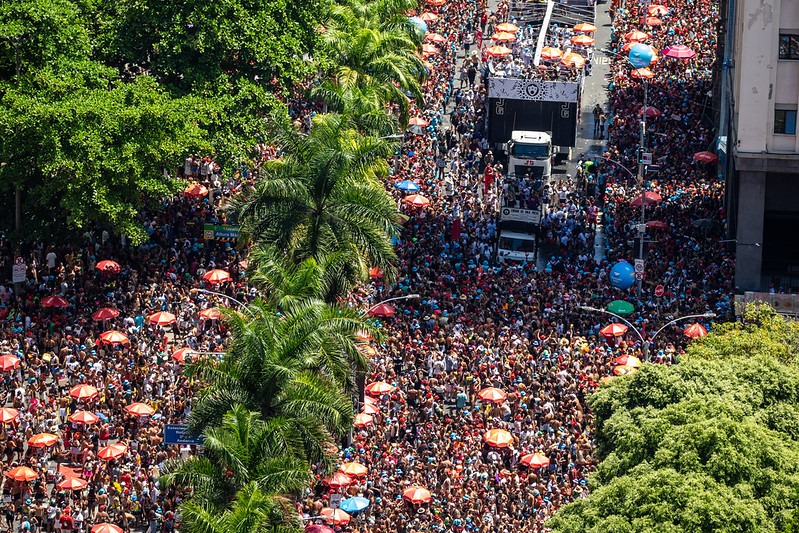 Cordão da Bola Preta arrasta 700 mil foliões para o Centro do Rio