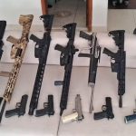 Arsenal de fuzis e pistolas é apreendido no Recreio