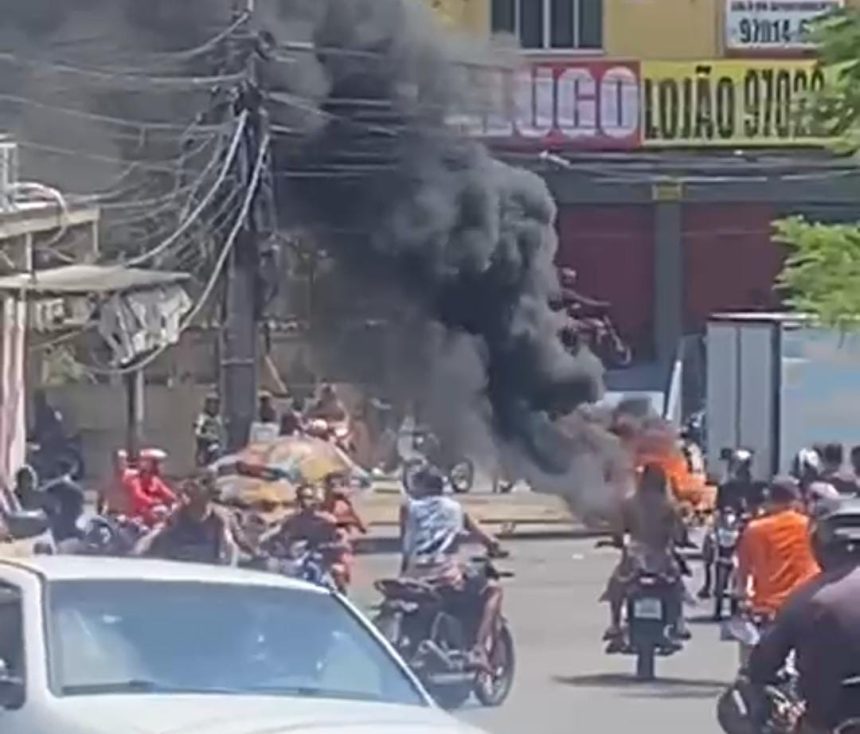 Vendedor é morto no Chapadão; moradores incendeiam barricadas em protesto