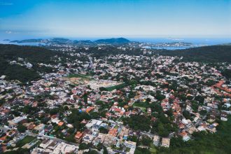 Comissões da Câmara dão parecer contra leilão de 362 imóveis em Búzios e proposta é arquivada