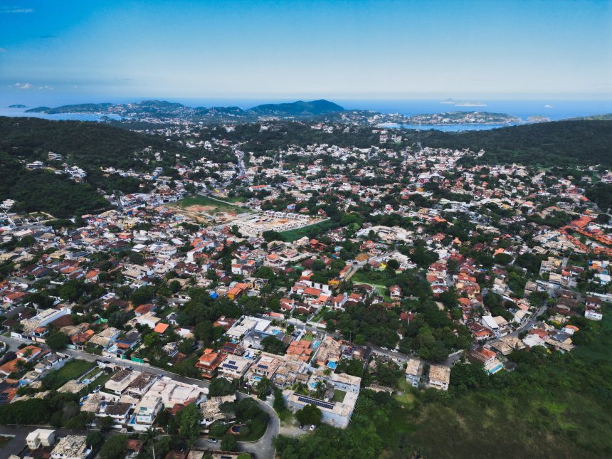 Comissões da Câmara dão parecer contra leilão de 362 imóveis em Búzios e proposta é arquivada