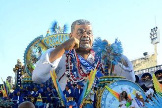 O carro de Laíla foi um dos mais emocionantes da Beija-Flor em 2025: escola campeã do carnaval desfila em Nilópolis, sua cidade de origem