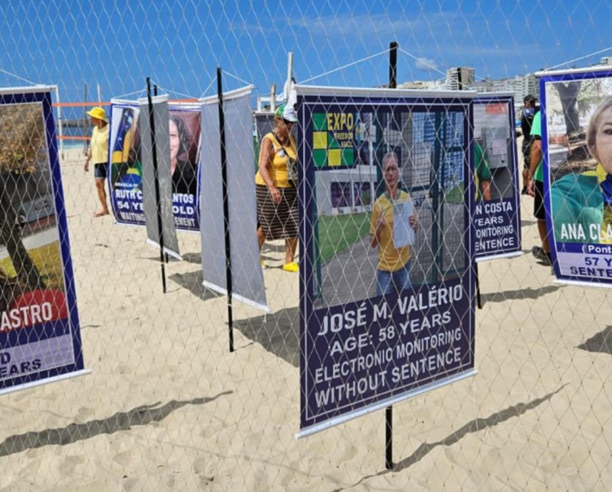 Exposição com as fotos dos presos por envolvimento nos atos golpistas de 8 de janeiro, nas areias de Copacabana, na altura da manifestação convocada por Jair Bolsonaro pela anistia