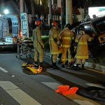 Bombeiros socorrem o motorista na Estrada União e Indústria, em Itaipava: o terceiro acidente grave em pouco mais de 40 dias