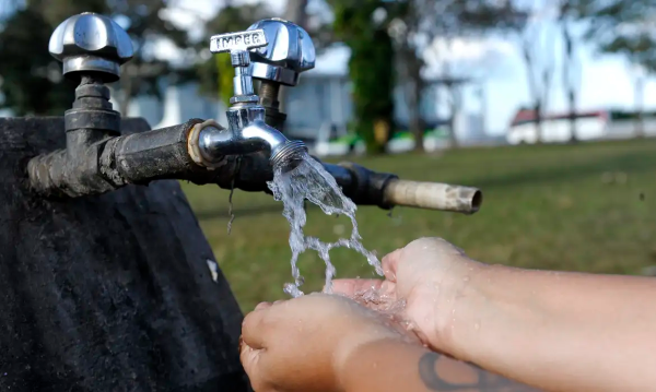 A Águas do Rio está instalando 22 unidades de bombeamento, conhecidas como boosters, na Zona Norte do Rio. Com a instalação, cerca de 145 mil moradores passaram a receber água tratada com mais força e regularidade.