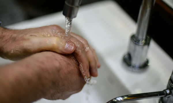 O fornecimento de água tratada em partes do município de Magé, na Baixada Fluminense, será interrompido, na manhã da próxima quarta-feira (12). A interrupção será para uma manutenção preventiva no sistema de captação de água bruta que atende à estação de tratamento de água local.