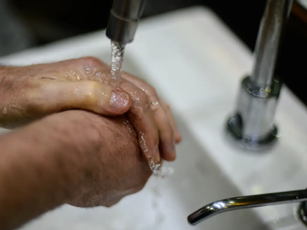 Após a interrupção no fornecimento de água tratada em várias áreas dos municípios de Belford Roxo, Duque de Caxias e São João de Meriti, na Baixada Fluminense, a Águas do Rio informa que o abastecimento entrou em processo de normalização.