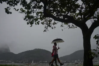 Último fim de semana do verão tem previsão de chuva no Rio