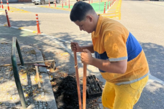 A Secretaria Municipal de Conservação e Serviços Públicos, em parceria com o Centro de Operações da Prefeitura (COR) e a Comlurb, realizam nesta semana a "Operação Abre Ralo", uma força-tarefa especial para limpeza de pontos críticos de alagamentos no Rio. Segundo a prefeitura, mais de 350 pontos já foram visitados e resolvidos nos últimos dias, em preparação para as chuvas.
