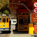 O drama dos apagões constantes no bairro de Santa Teresa, Região Central do Rio, se estendeu durante todo o verão. Todavia, apesar dos diversos relatos de falta de energia, a concessionária Light, responsável pelo serviço, classificou a situação como "pontual".