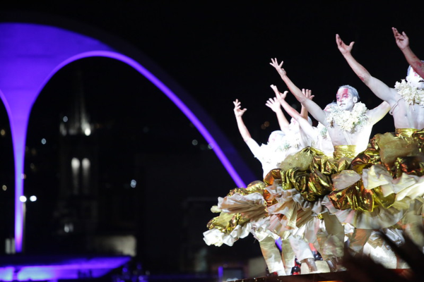 A apuração das escolas de samba do Grupo Especial do carnaval 2025 do Rio acontece nesta Quarta-feira de Cinzas (5), a partir das 15h, na Praça de Eventos da Cidade do Samba. Nesse ano, pela primeira vez, o desfile ocorreu em três dias, com quatro escolas se apresentando em cada noite. Antes, o espetáculo ocorria apenas no domingo e na segunda-feira.