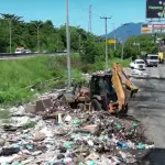 A Prefeitura de São João de Meriti, na Baixada Fluminense, aplicou a primeira multa por descarte irregular de lixo. O prefeito Léo Vieira (Republicanos) anunciou a autuação nas redes sociais nesta quinta-feira (13), informando que o infrator foi multado em R$ 5 mil, conforme as legislações municipal e estadual de infração ambiental.