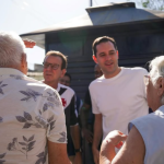 O prefeito Eduardo Paes esteve na Gardênia Azul, na Zona Oeste, na manhã deste sábado (22), para conversar com moradores e comerciantes afetados pelo fechamento de mais de 100 quiosques da Avenida Isabel Domingues, na última quarta-feira (19).