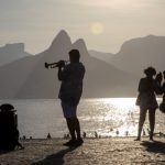 O turismo brasileiro já tem muito o que comemorar em 2025. O mês de fevereiro registrou cerca de 1,3 milhão de chegadas de turistas no país. O número é 59,2% maior que os referentes ao mesmo mês em 2024. E alcança o recorde do período na série histórica.