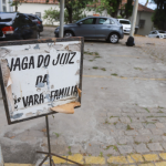 As varas cíveis do Fórum de Santa Cruz, na Zona Oeste do Rio, apresentam uma das estruturas mais precárias do estado, especialmente em razão do altíssimo volume processual enfrentado diariamente. A Comissão de Celeridade Processual da OABRJ foi surpreendida com a crítica situação, e realizou uma visita, na última quarta-feira (13).