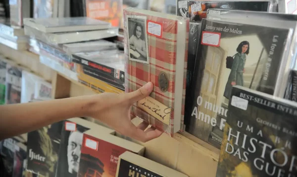 Na capital mundial do livro, livrarias ainda encontram dificuldades para se manter