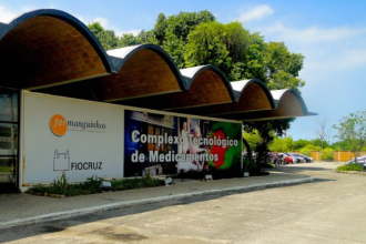 A eleição para a direção do Instituto de Tecnologia em Fármacos da Fundação Oswaldo Cruz (Fiocruz), mais conhecido como Farmanguinhos, promete ser acirrada. Três candidatos estão na disputa para a direção da unidade, que acontecerá nos dias 15 e 16 de maio. E a principal bandeira da oposição é um suposto subaproveitamento da capacidade de produção da unidade, além de uma crítica à terceirização.
