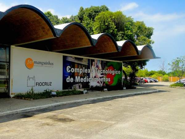 A eleição para a direção do Instituto de Tecnologia em Fármacos da Fundação Oswaldo Cruz (Fiocruz), mais conhecido como Farmanguinhos, promete ser acirrada. Três candidatos estão na disputa para a direção da unidade, que acontecerá nos dias 15 e 16 de maio. E a principal bandeira da oposição é um suposto subaproveitamento da capacidade de produção da unidade, além de uma crítica à terceirização.