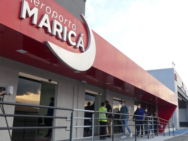 Quaquá anuncia que vai comprar casas perto do Aeroporto de Maricá