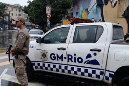 O projeto de emenda à Lei Orgânica do Município (Pelom), além de autorizar a Guarda Municipal a utilizar armas de fogo, também abre espaço para que os agentes realizem ações de segurança pública, como policiamento ostensivo, preventivo e comunitário.
