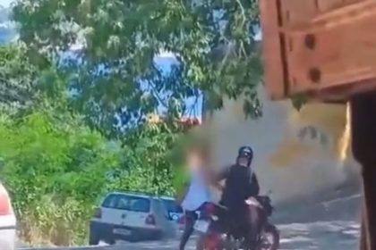 Motociclista é agredido por recusar corrida até favela em Niterói; vídeo