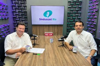 Novidade para o destravar o mercado imobiliário carioca: o secretário de Desenvolvimento Urbano e Licenciamento do Rio, Gustavo Guerrante, anunciou que a emissão de licenças para a construção será 100% digital, o que vai destravar investimentos. O anúncio foi feito no novo episódio do Sinduscast Rio, videocast do Sindicato da Indústria da Construção Civil (Sinduscon-Rio), apresentado pelo presidente Claudio Hermolin.
