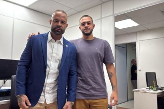 O deputado Filippe Poubel e o filho, Kauan: PL convidou o rapaz, de 21 anos, a se filiar ao núcleo jovem e já sonha em tê-lo na urna