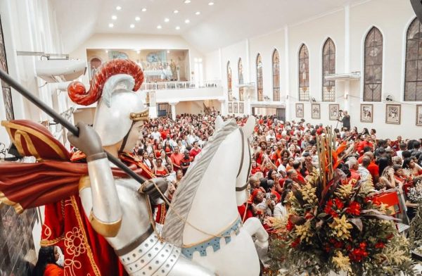 Celebrações a São Jorge arrastam multidões em diferentes regiões do Rio