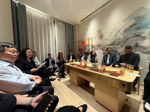 Mixue Bingcheng, gigante chinesa de fast food, mira mercado carioca 53 A reunião para debater os planos de expansão da Mixue Bingcheng, hoje a maior rede de fast food do mundo: Rio de Janeiro na mira