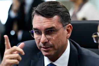 O senador Flávio Bolsonaro entrou na disputa pela relatoria da subcomissão de Segurança Pública na comissão mista do Orçamento: ideia é brigar por dotação maciça para o Rio, incluindo recursos para a construção de dois presídios federais no estado