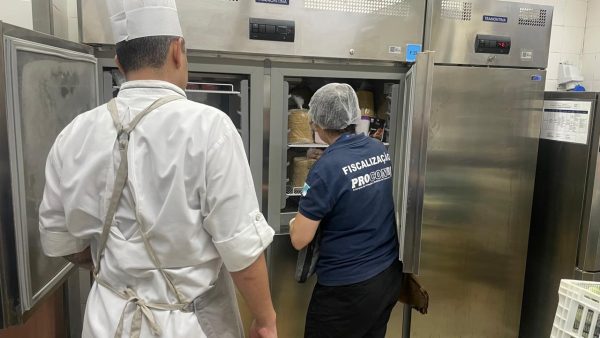 Lady Gaga: hotéis em Copacabana são flagrados com alimentos vencidos