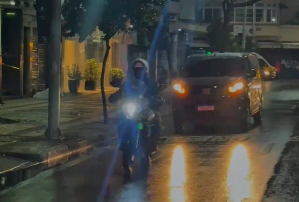 Lady Gaga chega ao Rio com direito à escolta da PM; veja o vídeo 53 Lady Gaga chega ao Rio com direito à escolta da PM; veja o vídeo