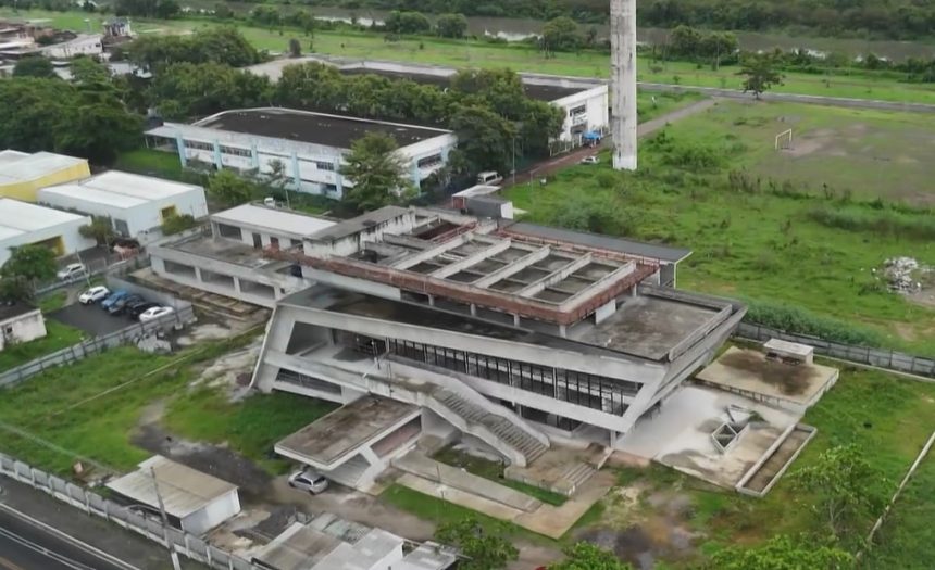 Obras de oito unidades da Faetec, no valor de R$ 170 milhões, estão paradas no Rio