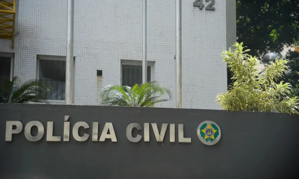 Corregedoria apura conduta ligação entre agente TCP; policiais cumpriram mandados de busca contra ele nesta quinta (18)