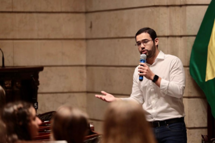 O mandato do vereador Pedro Duarte (Novo), presidente da Comissão de Assuntos Urbanos (CAU) da Câmara do Rio, abriu inscrições para uma série de encontros de formação política (on-line e presencial) englobando áreas como: habitação, mobilidade, empreendedorismo e planejamento urbano.