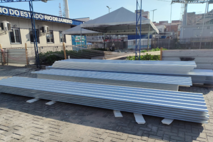 O Governo do Estado já começou a obra de instalação da cobertura de proteção externa no entorno do acesso ao Restaurante do Povo Herbert de Souza – Betinho, localizado na Rua Barão de São Felix S/N (atrás da Central do Brasil).