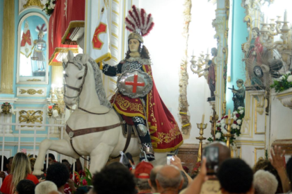 O estado do Rio se prepara para um dos maiores feriadões dos últimos anos: uma pausa de seis dias, entre a Sexta-Feira Santa (18 de abril) e São Jorge (23 de abril). O recesso prolongado será maior que o próprio carnaval em duração.
