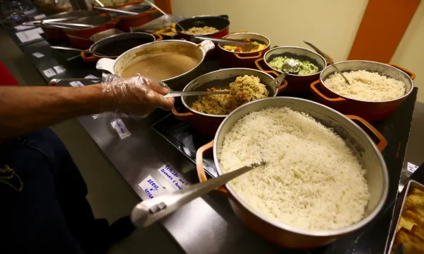 Panelas de comida de presídio da Seap
