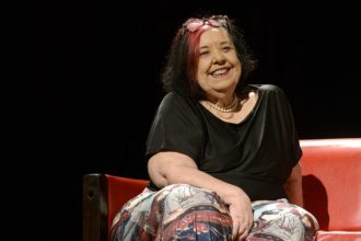 Rosa Magalhães será homenageada pelo Salgueiro no carnaval 2026
