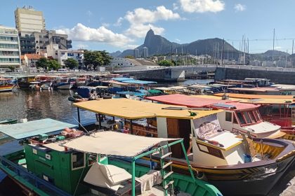 Na Baía de Guanabara, uma piscina que virou ancoradouro