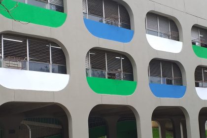 Operário morre ao cair do 4º andar de Ciep na Baixada Fluminense