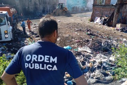 Prefeitura faz nova demolição em ferro-velho ilegal no Maracanã; vídeo