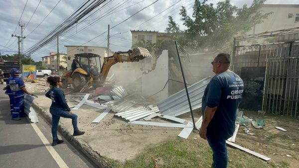 Oito construções irregulares são demolidas em Campo Grande; veja o vídeo