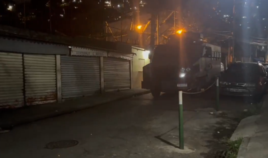 Nove escolas são fechadas durante operação da PM no Morro dos Macacos