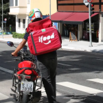 Pedidos podem passar a ser cancelados caso moto suba na calçada