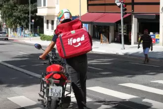 Pedidos podem passar a ser cancelados caso moto suba na calçada