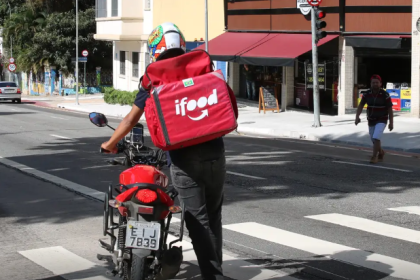 Pedidos podem passar a ser cancelados caso moto suba na calçada